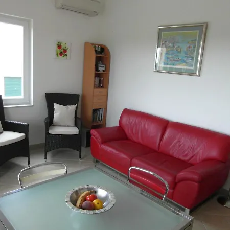 Bentley - Sea-view - 2 Bedroom Apartment *