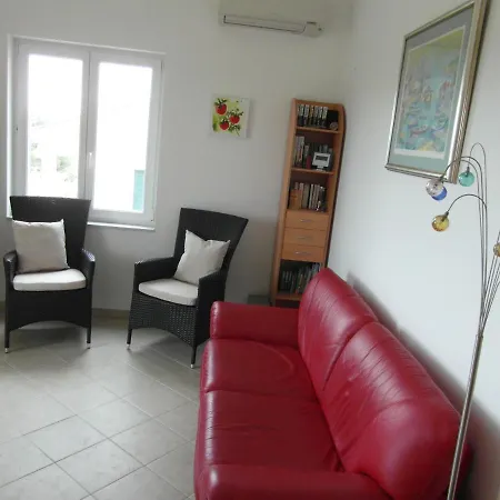 Bentley - Sea-view - 2 Bedroom Apartment *