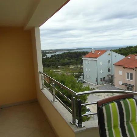 Bentley - Sea-view - 2 Bedroom *