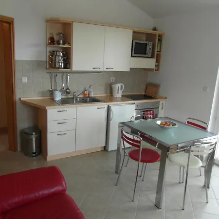 Bentley - Sea-view - 2 Bedroom *
