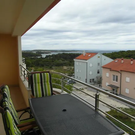 Bentley - Sea-view - 2 Bedroom *