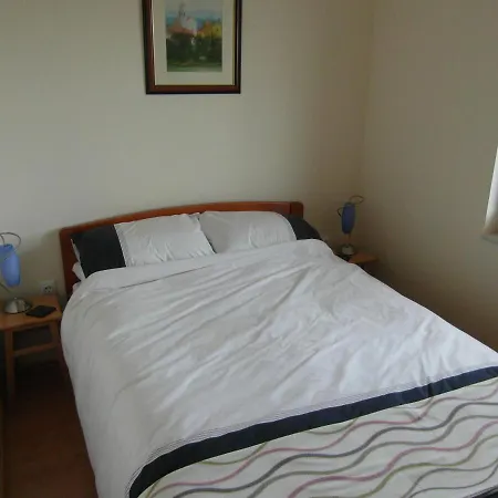 Bentley - Sea-view - 2 Bedroom Apartment *