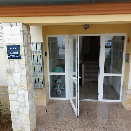 Bentley - Sea-view - 2 Bedroom *